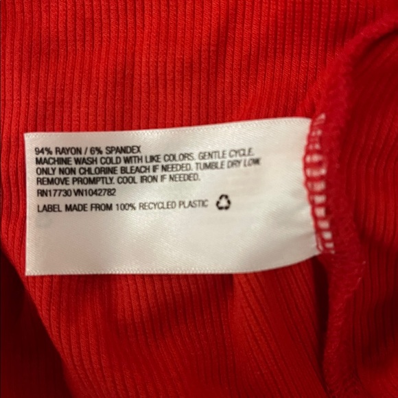 Elegant Red Long Sleeve Dress - Picture 5 of 5